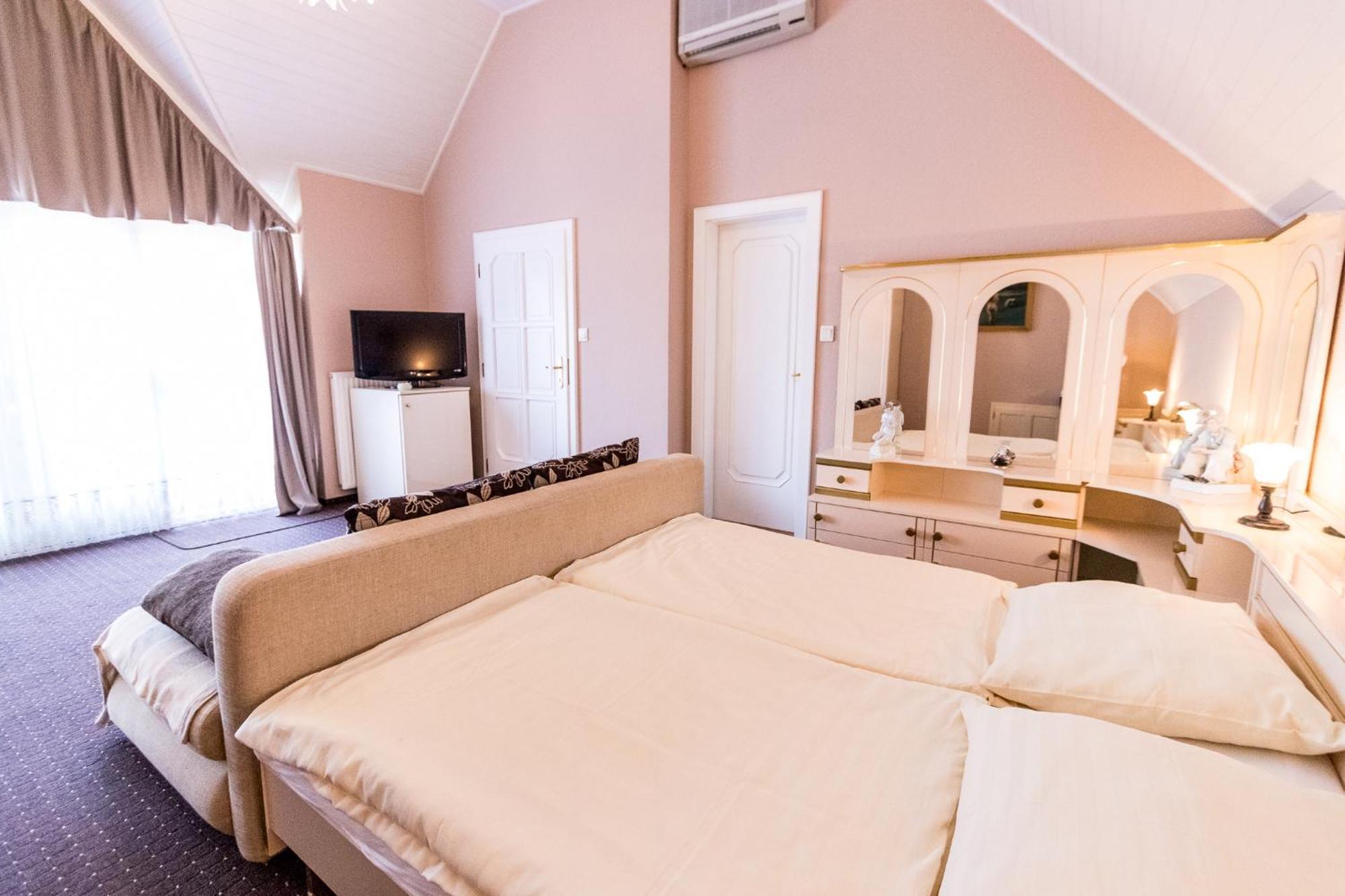 Haus Sonnenhof Hotel Siofok Bagian luar foto