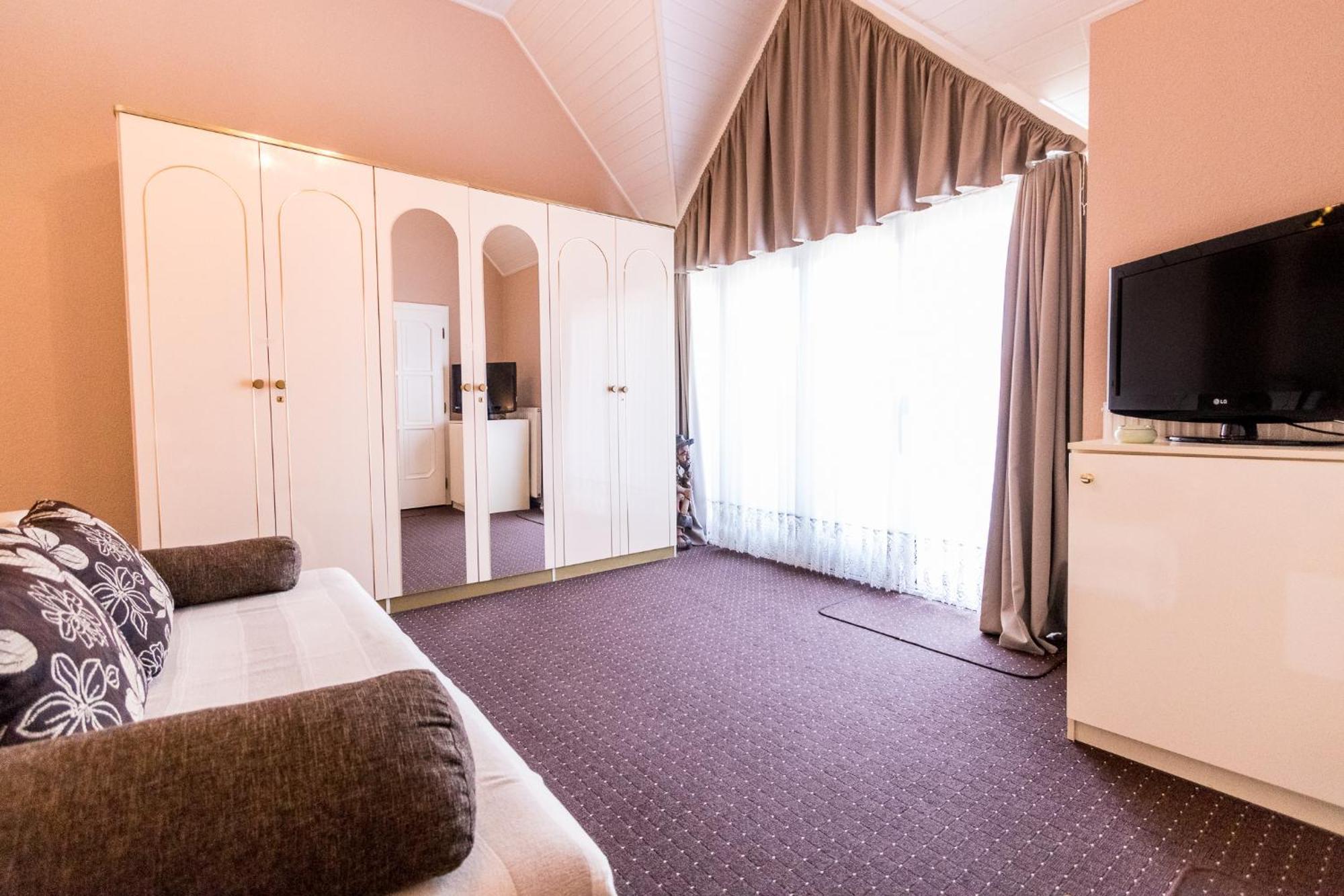 Haus Sonnenhof Hotel Siofok Bagian luar foto