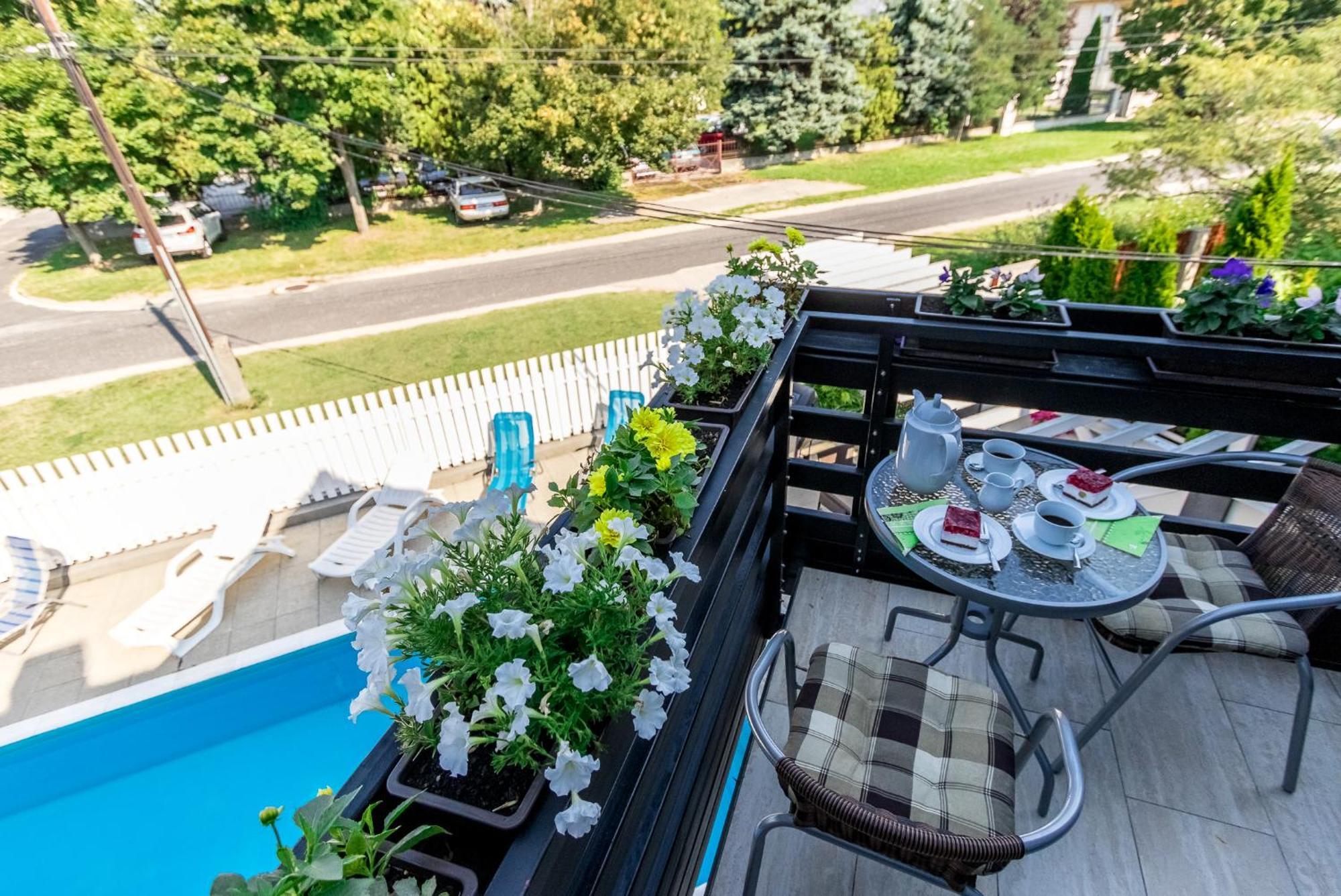 Haus Sonnenhof Hotel Siofok Bagian luar foto