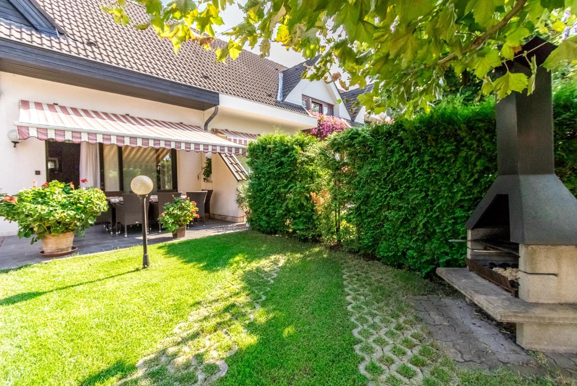 Haus Sonnenhof Hotel Siofok Bagian luar foto